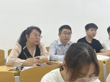 聚焦课堂主阵地，抓常规，促提升——校领导深入建筑工程学院随堂听课